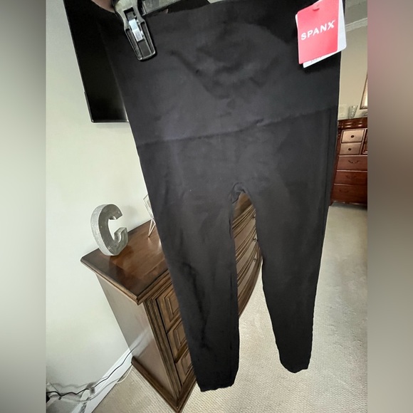 Spanx EcoCare Seamless Leggings
Very Black / Regular / XL - Picture 1 of 2